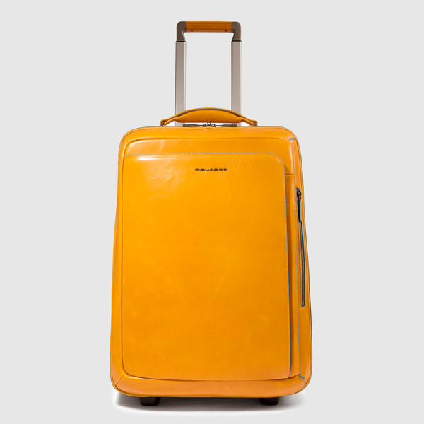 Cabin suitcase with garment sleeve