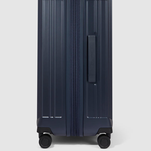 Expadable, large 4 wheel suitcase