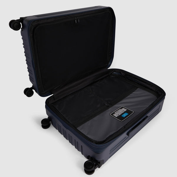 Expadable, large 4 wheel suitcase