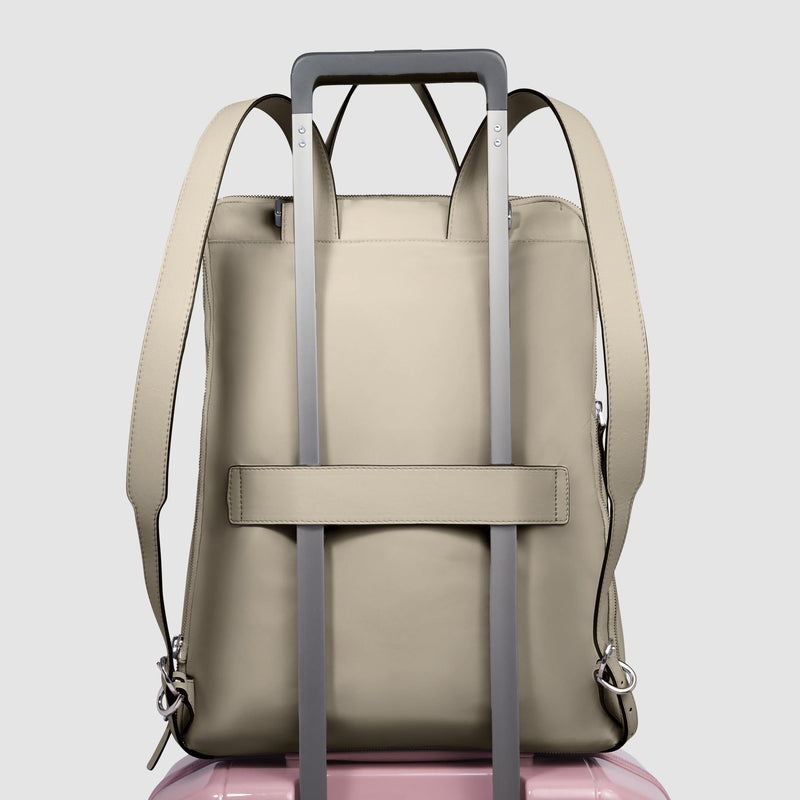 Expandable, women’s laptop backpack 15,6"