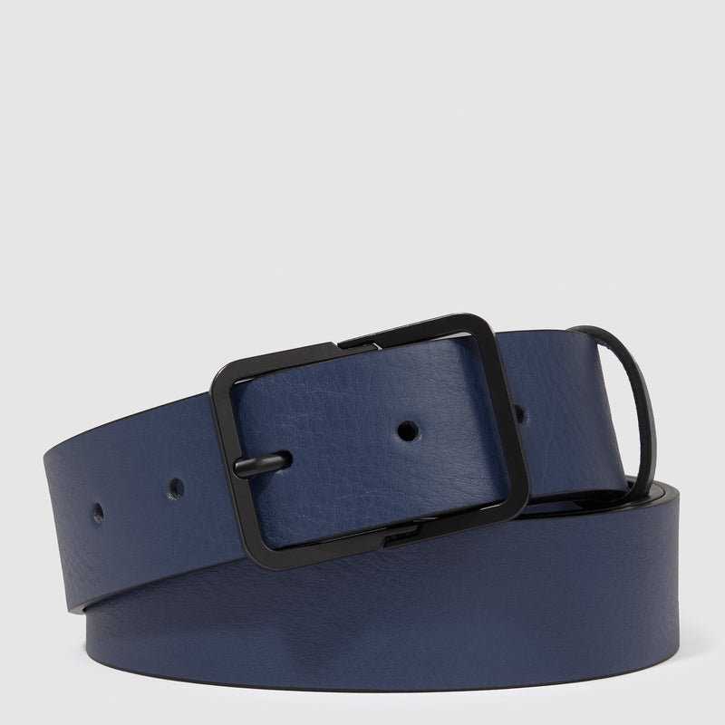 Men’s leather belt with prong buckle