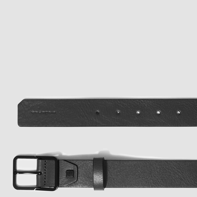 Men’s leather belt with prong buckle