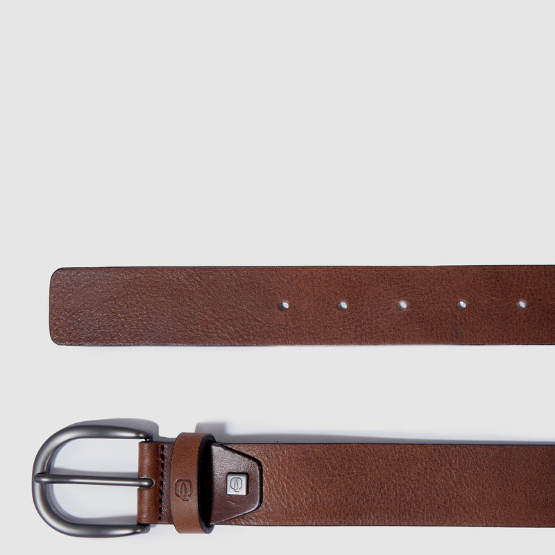 Men’s leather belt with prong buckle