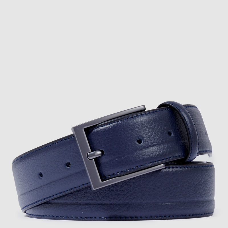 Men’s leather belt with prong buckle