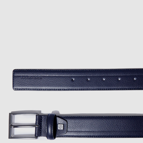 Men’s leather belt with prong buckle