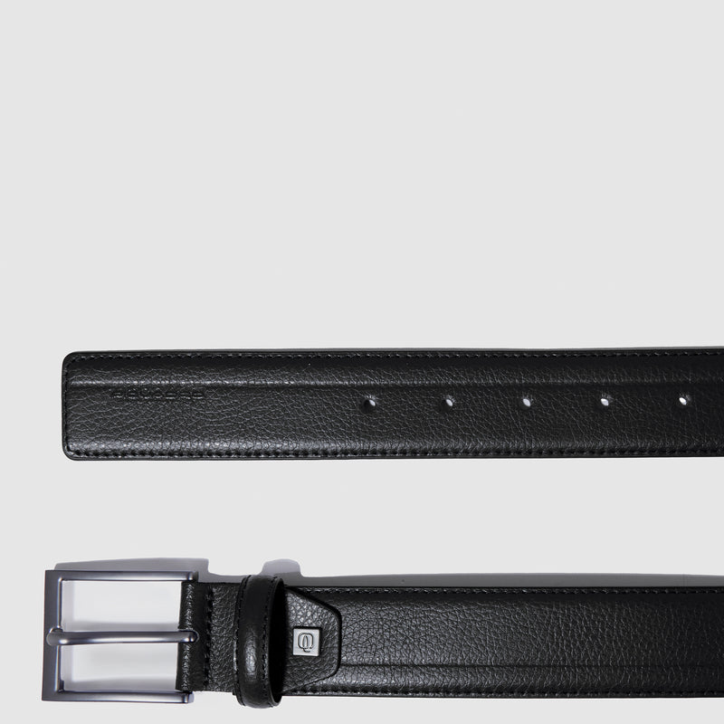 Men’s leather belt with prong buckle