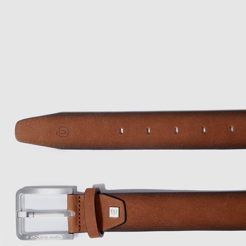 Men’s leather belt with prong buckle