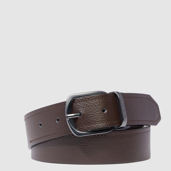 Men’s leather belt with prong buckle