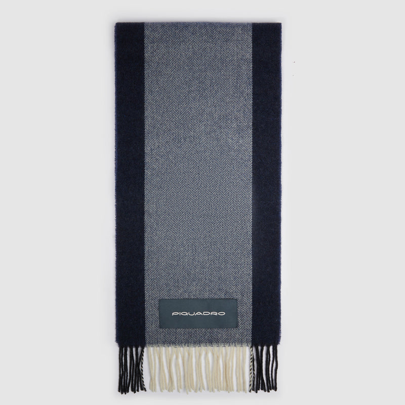 Men's scarf in wool blend with fringes