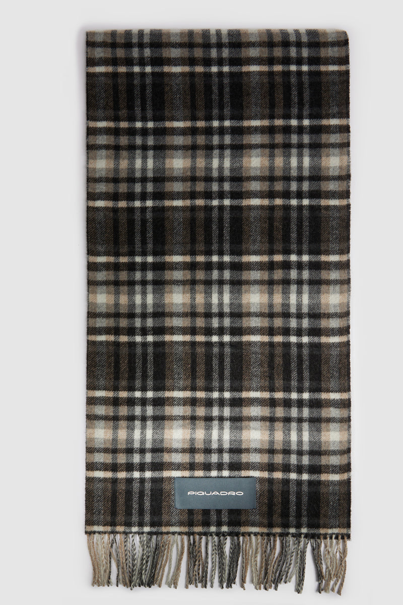 Women's check scarf with fringes