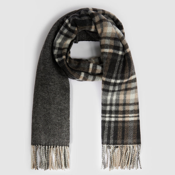 Women's check scarf with fringes